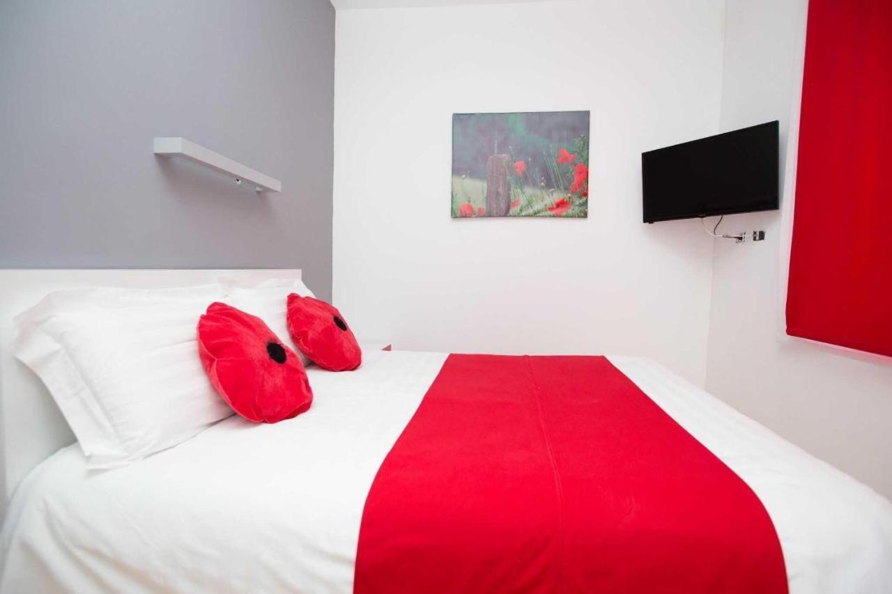 Hotel Rimini Тирана Екстер'єр фото