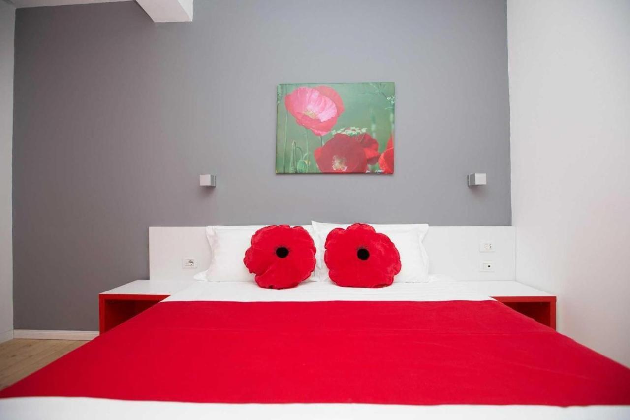 Hotel Rimini Тирана Екстер'єр фото