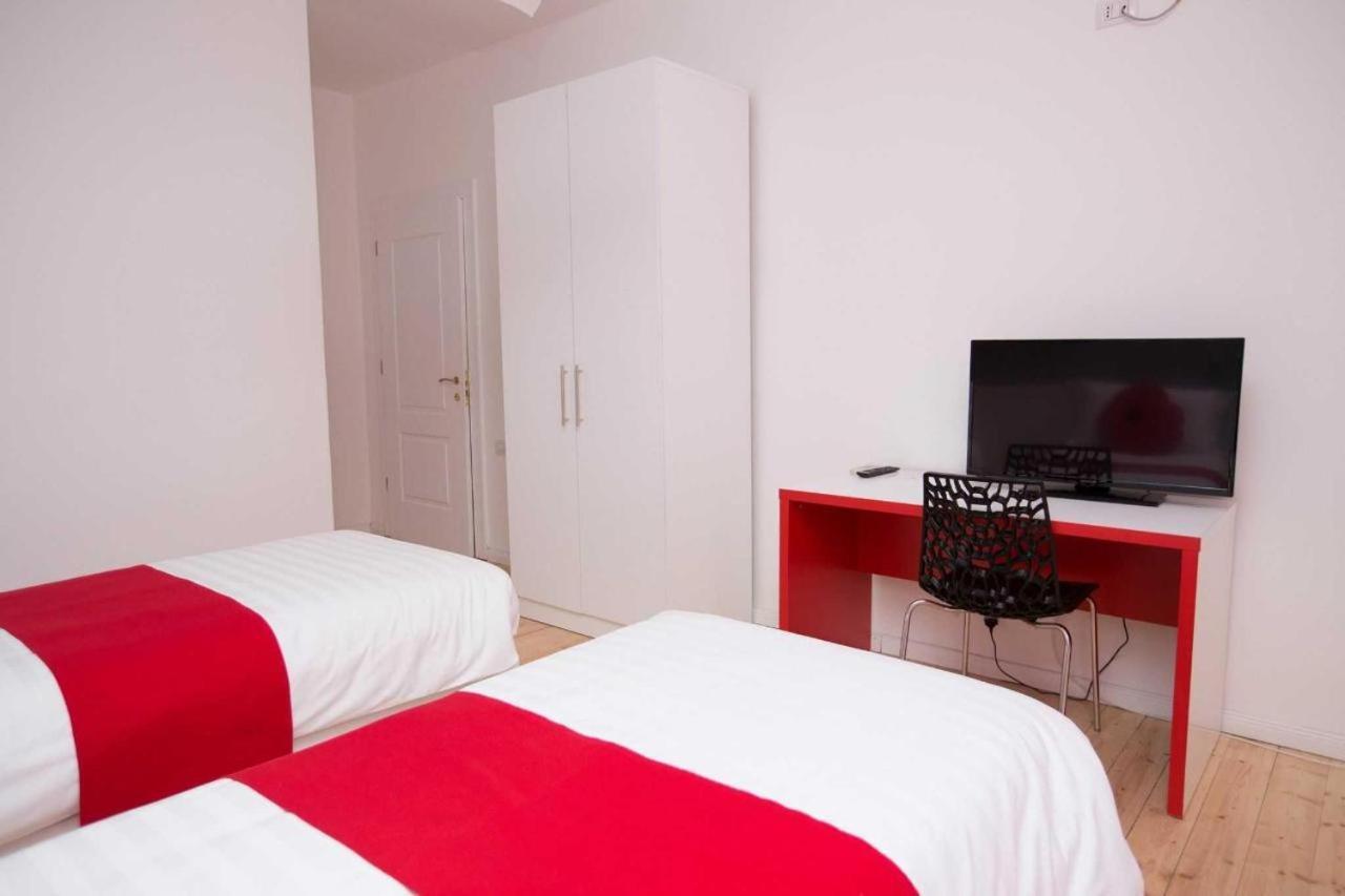 Hotel Rimini Тирана Екстер'єр фото