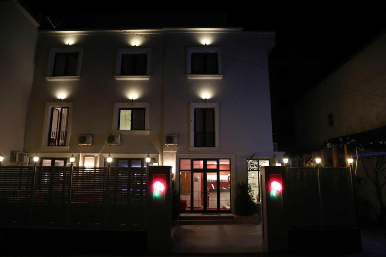 Hotel Rimini Тирана Екстер'єр фото