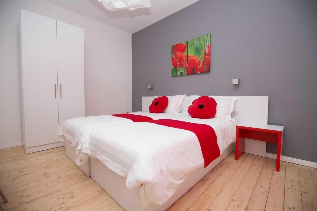 Hotel Rimini Тирана Екстер'єр фото