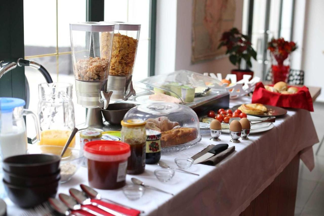Hotel Rimini Тирана Екстер'єр фото