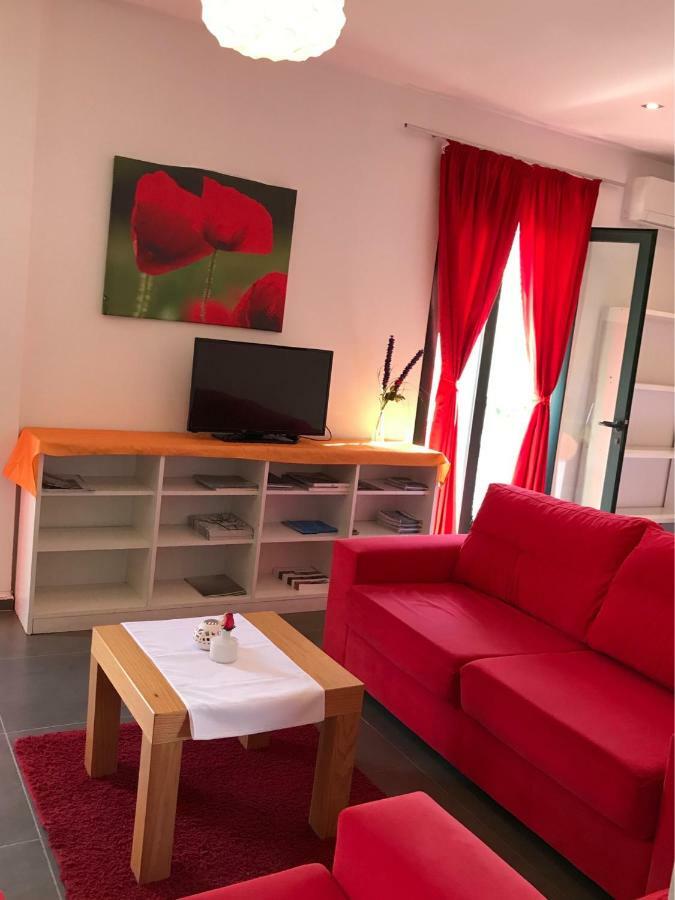 Hotel Rimini Тирана Екстер'єр фото